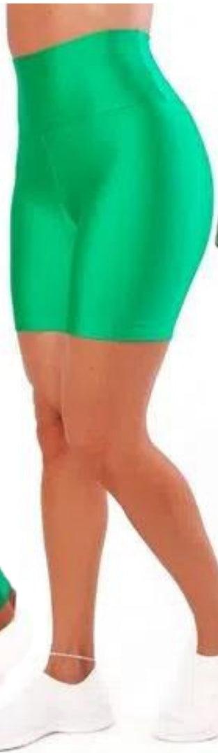 Shorts Glossy Verde Bandeira - LubyLu