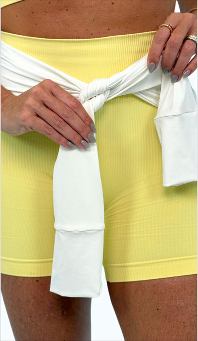 Cropped and Skirt to Cover the Buttocks, all two in one - Off White