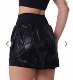 Short Pocket Glossy Black