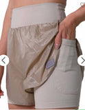 Short Pocket Glossy Areia