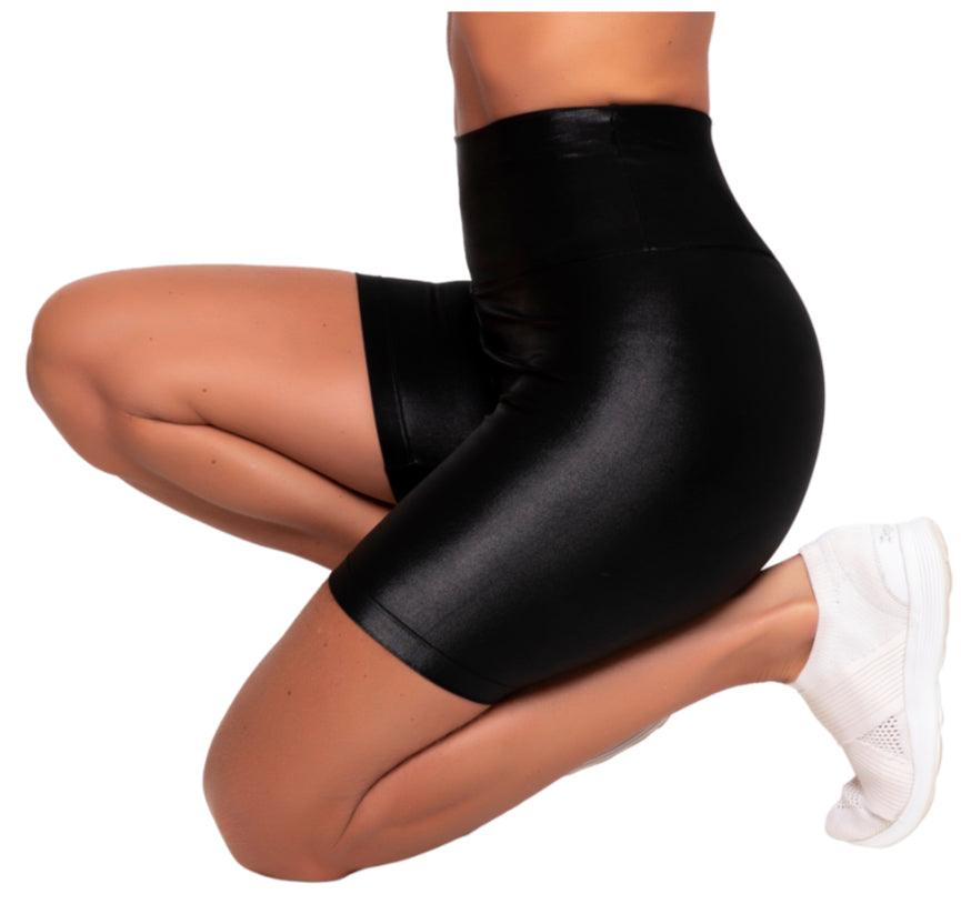 Shorts Glossy Cirre Preto - LubyLu